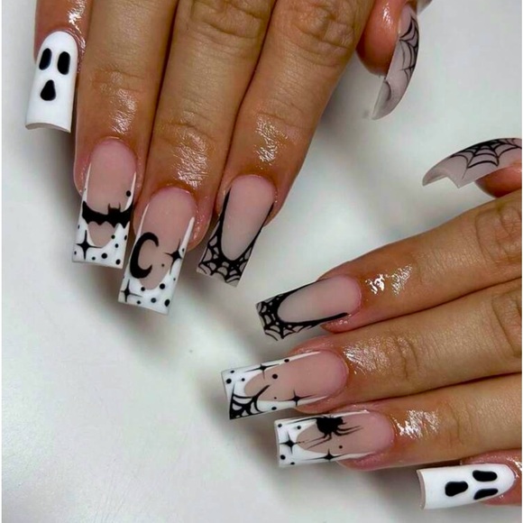 24 Piece Halloween Glow In The Dark Spooky Ghost Spider Web Press On Nails - Picture 1 of 5